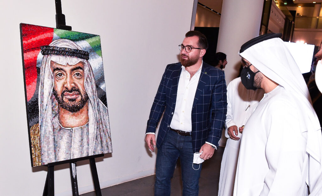 محمد مكثوم بن جمعه آل مكتوم يفتتح الدورة الأولى لمهرجان "آرتيسيتا -أسبوع الفن التشكيلي" وسط آجواء احتفالية ضخمة ومشاركة ٧٠ فنانا من ٢٥ دولة عربية وأوربية .. صور محمد مكثوم بن جمعه آل مكتوم يفتتح الدورة الأولى لمهرجان "آرتيسيتا -أسبوع الفن التشكيلي" وسط آجواء احتفالية ضخمة ومشاركة ٧٠ فنانا من ٢٥ دولة عربية وأوربية .. صور