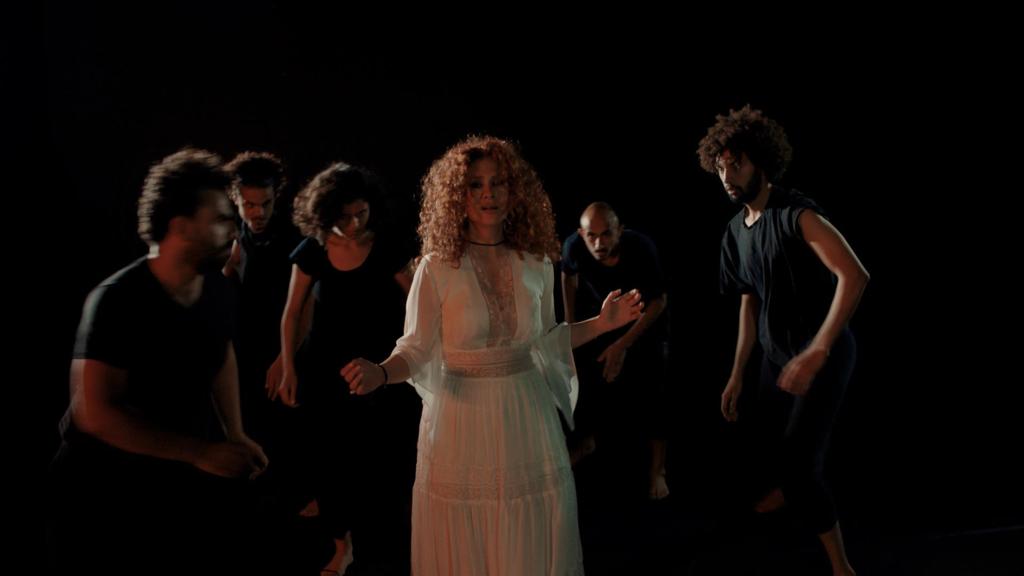 لينا شاماميان تغني "طريق الشمس" لفلسطين وسوريا ولبنان والعراق من القاهرة