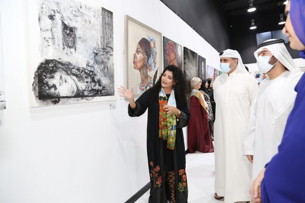 معرض "حواء 3".. أنامل مبدعة يحملن رسالة حب وسلام الى العالم