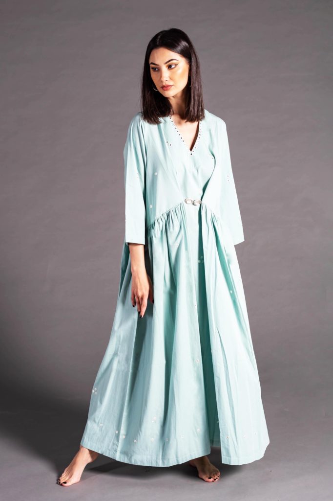 مجموعة رمضانيّة للمصممة السعودية ديمة عجلاني تحمل لؤلؤ بحريني وزخرفات سعوديّة